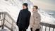 Die dänische Premierministerin Mette Frederiksen ist zu Besuch in Nuuk, Grönland, neben ihr steht der scheidende grönländische Regierungschef Múte B. Egede, im Hintergrund sind eine verschneite Felslandschaft sowie Eisberge im Meer zu sehen Die dänische Premierministerin Mette Frederiksen ist zu Besuch in Nuuk, Grönland, neben ihr steht der scheidende grönländische Regierungschef Múte B. Egede, im Hintergrund sind eine verschneite Felslandschaft sowie Eisberge im Meer zu sehen