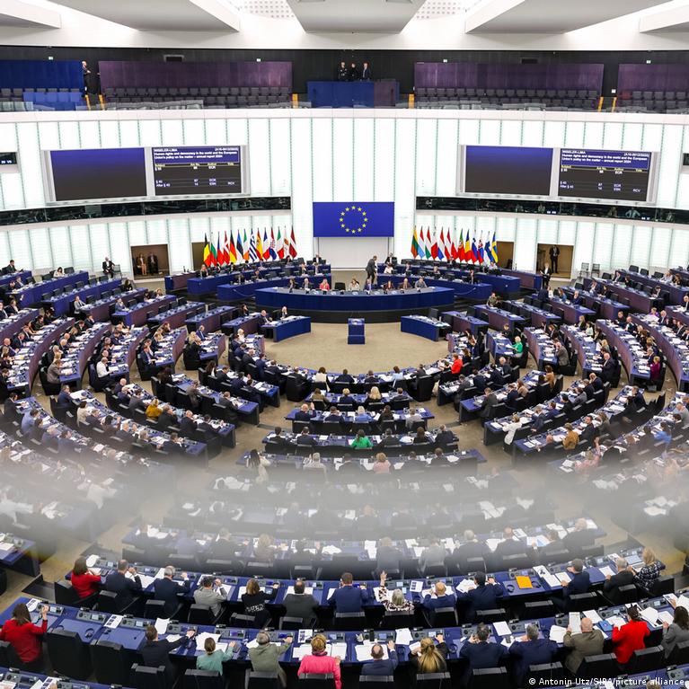 البرلمان الأوروبي يقر تشديد سياسة اللجوء والترحيل لدول ثالثة