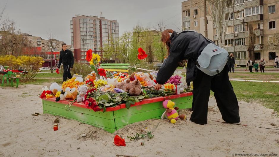 Russian attack kills 18 in Ukrainian city of Kryvyi Rih – DW – 04/05/2025
