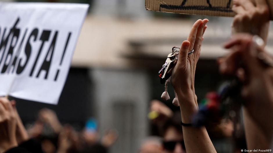 Comienza huelga de tres días de jueces y fiscales en España – DW – 01/07/2025