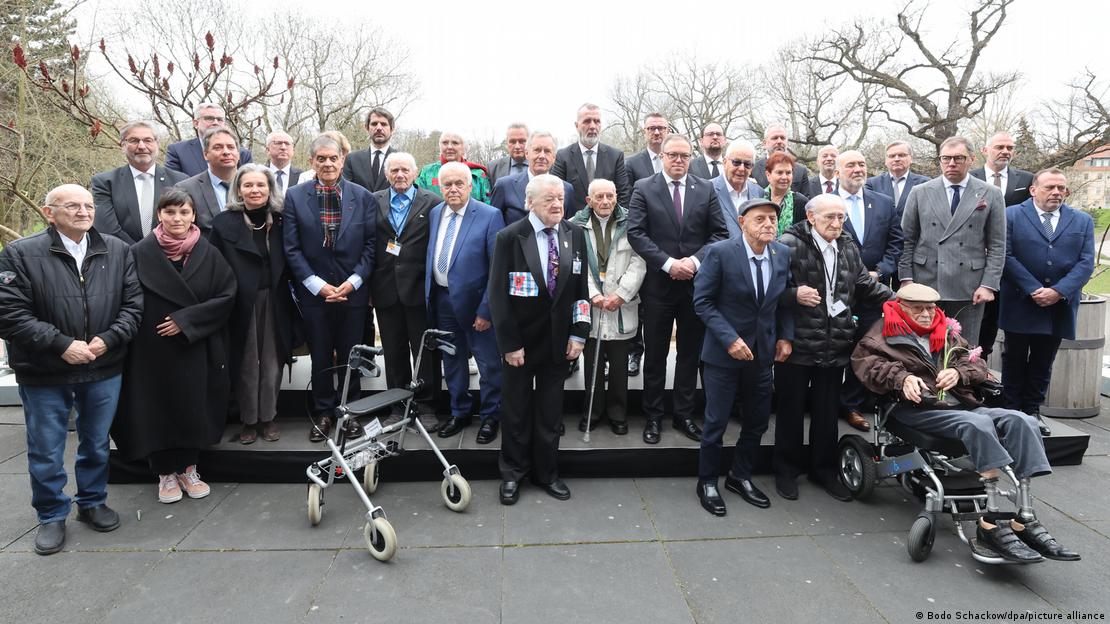 Antiguos sobrevivientes y participantes de la ceremonia conmemorativa de la liberación del campo de concentración de Buchenwald (06.04.2025)