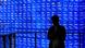 Silueta de un hombre contra pantalla con valores de la Bolsa de Tokio. Silueta de un hombre contra pantalla con valores de la Bolsa de Tokio.