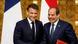 Frankreichs Präsident Macron (l.) und Ägyptens Staatschef al-Sisi lachen in die Kamera Frankreichs Präsident Macron (l.) und Ägyptens Staatschef al-Sisi lachen in die Kamera