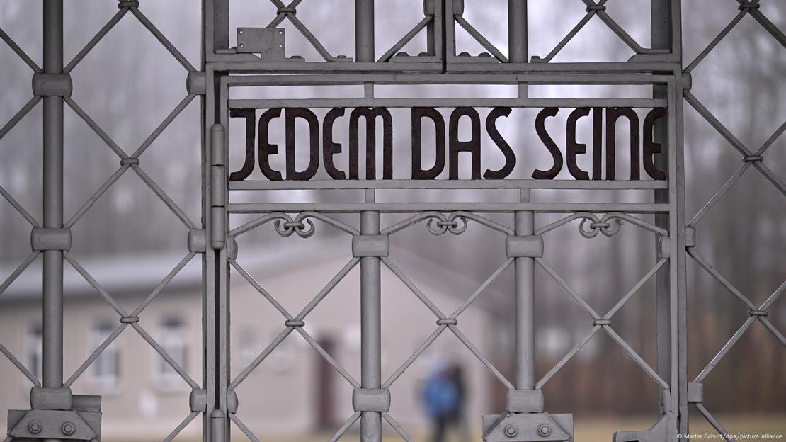 Porta e hekurit me mbishkrimin cinik "Jedem das seine” (Secilit atë që i takon)
