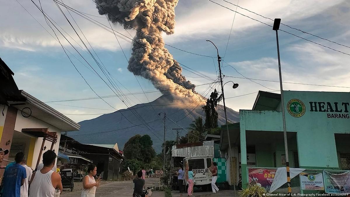 El volcán Bulusan entra en erupción en el este de Filipinas – DW –  28/04/2025