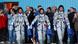Los cosmonautas rusos Serguéi Rízhikov y Alexéi Zubritski, y el astronauta de la NASA Jonathan Kim caminan hacia la Soyuz MS-27. Los cosmonautas rusos Serguéi Rízhikov y Alexéi Zubritski, y el astronauta de la NASA Jonathan Kim caminan hacia la Soyuz MS-27.
