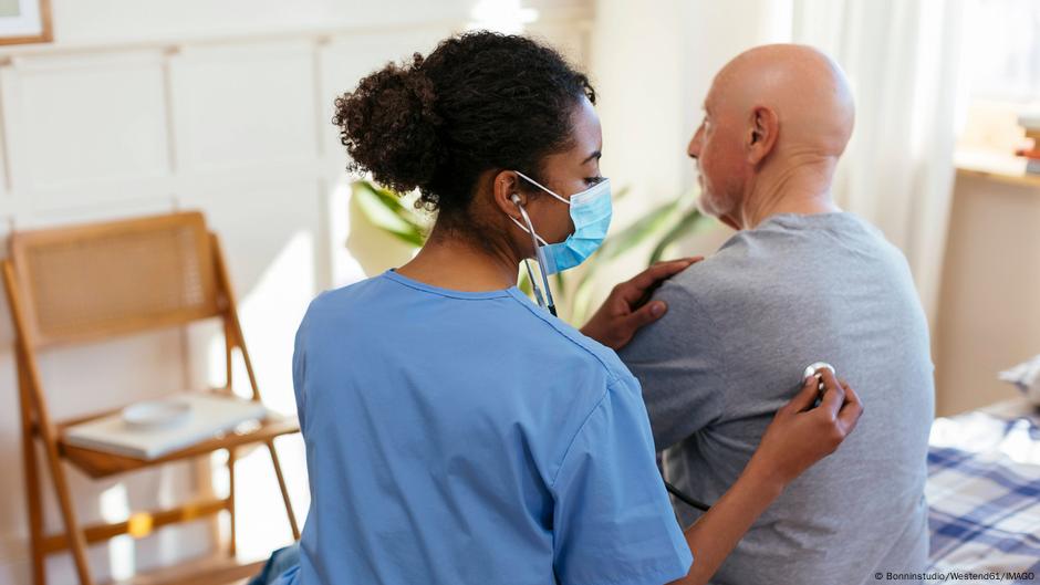 Medicinske sestre u drugim zemljama preuzimaju daleko više medicinskih zadataka nego u Nemačkoj – zbog toga se neke koje dođu i razočaraju