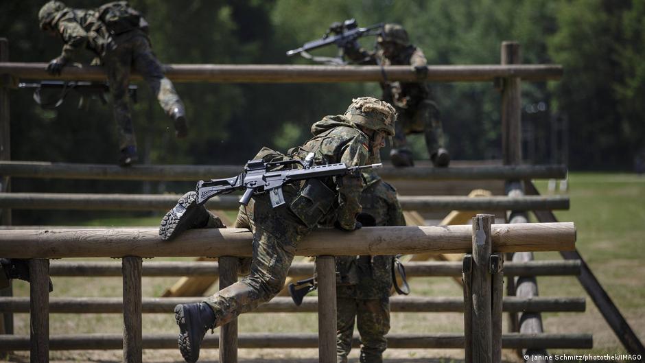 जर्मनी समाचार: युवाओं के लिए सैन्य यात्रा नियम पर रोक लगा दी गई