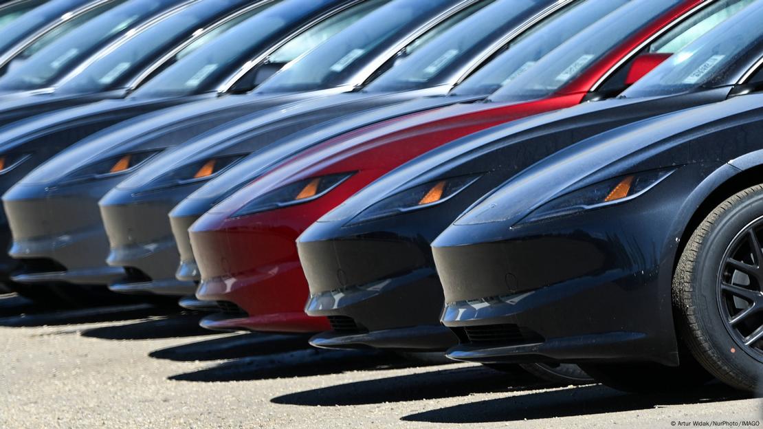 La batería 4680 de Tesla, con su diseño cilíndrico compacto de apenas 4,6 centímetros de diámetro y 355 gramos, alcanzó una impresionante densidad energética de 643,3 vatios hora por litro, ideal para los vehículos de alta gama de la marca estadounidense. La batería 4680 de Tesla, con su diseño cilíndrico compacto de apenas 4,6 centímetros de diámetro y 355 gramos, alcanzó una impresionante densidad energética de 643,3 vatios hora por litro, ideal para los vehículos de alta gama de la marca estadounidense.