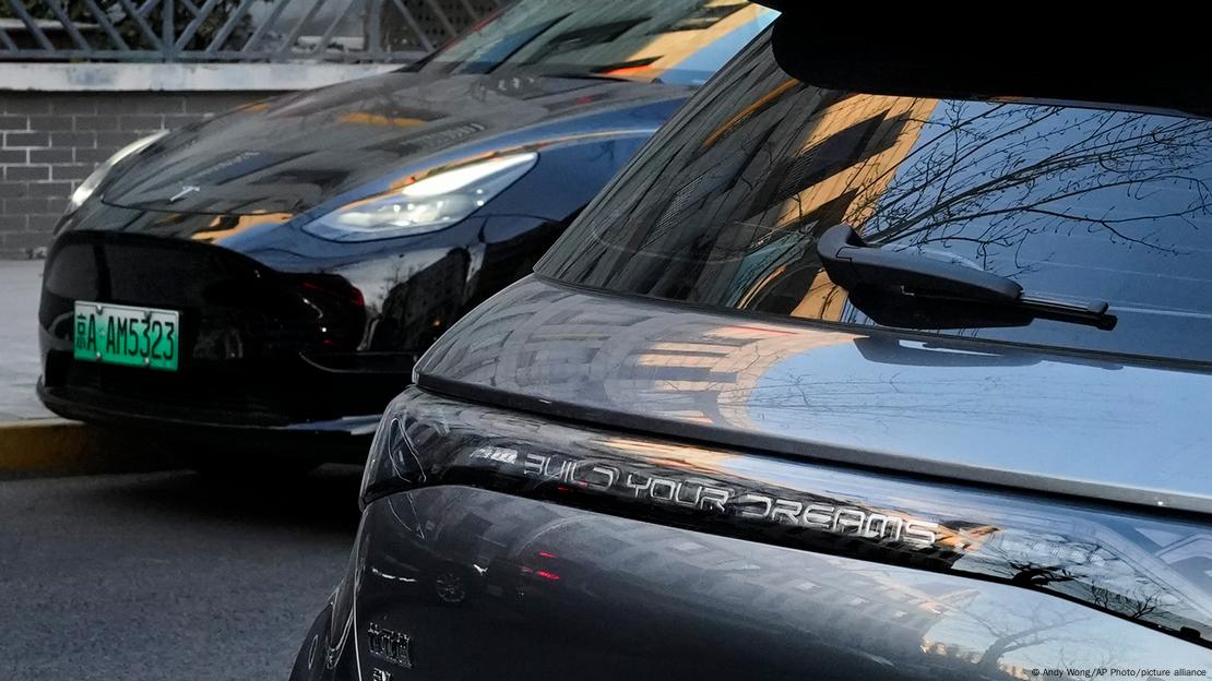 Los investigadores alemanes concluyeron que cada diseño responde a diferentes prioridades: la batería de Tesla destacó en potencia y densidad energética para vehículos de alta gama, mientras la de BYD priorizó durabilidad y costes reducidos para democratizar la movilidad eléctrica. Los investigadores alemanes concluyeron que cada diseño responde a diferentes prioridades: la batería de Tesla destacó en potencia y densidad energética para vehículos de alta gama, mientras la de BYD priorizó durabilidad y costes reducidos para democratizar la movilidad eléctrica.