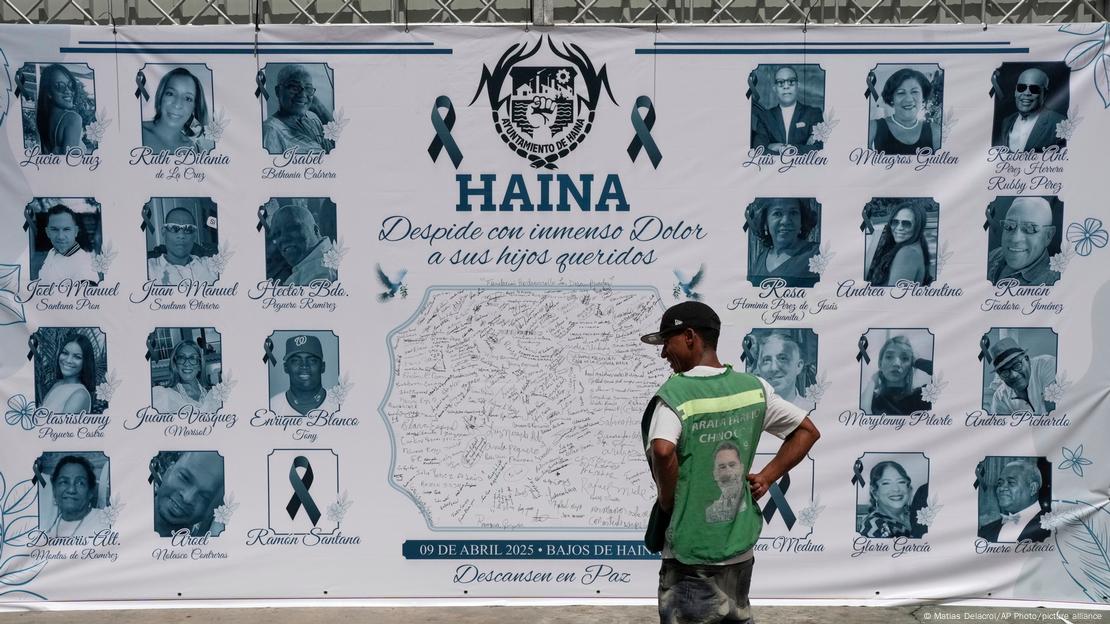 La localidad de Haina, vecina a Santo Domingo, organizó un funeral colectivo para los vecinos fallecidos en Jet Set. La localidad de Haina, vecina a Santo Domingo, organizó un funeral colectivo para los vecinos fallecidos en Jet Set.
