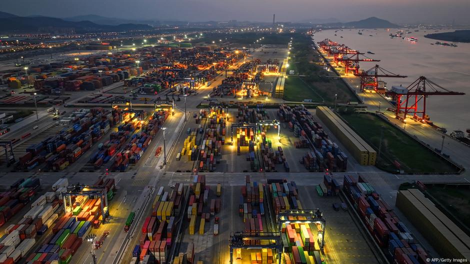 China's economy grows 5.2% in Q2 despite US tariffs - DW - 07/15/2025