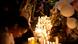 Flores, velas y fotografías de los fallecidos han sido colocadas en un altar improvisado frente a la derruida discoteca Jet Set. Flores, velas y fotografías de los fallecidos han sido colocadas en un altar improvisado frente a la derruida discoteca Jet Set.