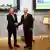 Steve Witkoff und Wladimir Putin geben sich die Hand 