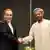 بالواسطہ مذاکرات سے قبل مسقط میں ایرانی وزیر خارجہ عباس عراقچی، بائیں، کی عمانی ہم منصب کے ساتھ لی گئی ایک تصویر