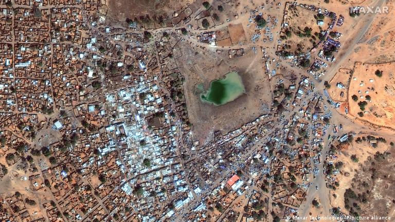 السودان، الفاشر - إطلالة من الأعلى على مخيم زمزم للاجئين في دارفور