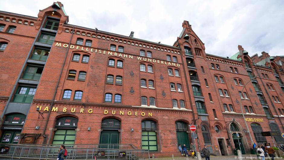 Tear gas attack at Hamburg's Miniatur Wunderland injures 46 DW 04/13/2025