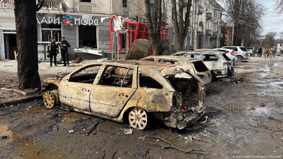 Russian strike on Sumy – DW – 04/13/2025