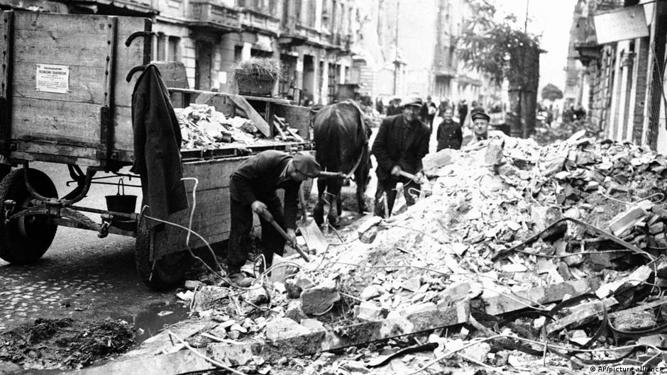 „Trzeba zobaczyć, aby zrozumieć”. Niemiecka gazeta o wystawie nt. odbudowy Warszawy