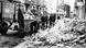 Варшава, 1945: хората разчистват развалини след края на войната Варшава, 1945: хората разчистват развалини след края на войната