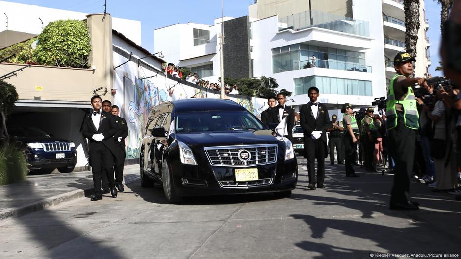 Marios Vargas Llosa fue cremado tras un funeral privado DW 15/04/2025