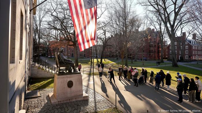 Governo Trump ameaça barrar alunos estrangeiros em Harvard