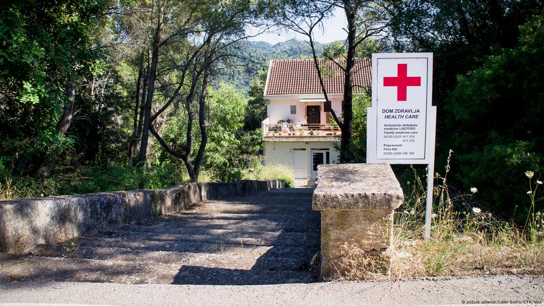 Kameni ulaz prema kući Kameni ulaz prema kući