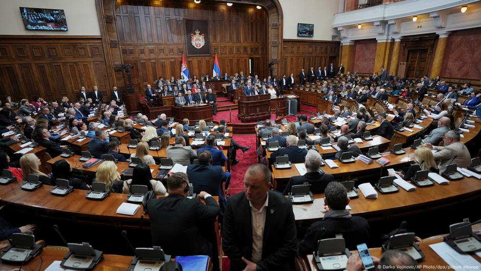 Zasedanje parlamenta na kojem je predstavljena nova vlada