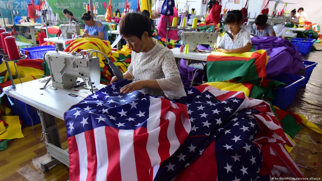 Fábrica de bandeiras na China