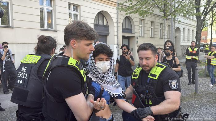 Polícia alemã investiga protestos contra deportação de ativistas pró-palestinos