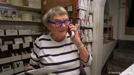 Gerda Hammel steht auch mit 95 noch in ihrem Geschäft