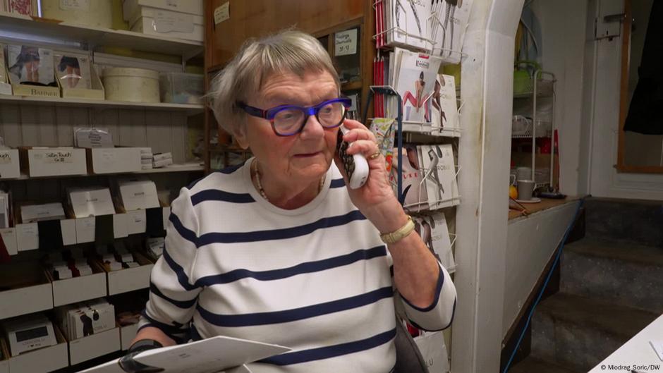 For this elderly German shopkeeper, retirement not an option – DW – 04/17/2025