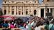 Itália, Vaticano – Milhares de peregrinos aguardam para entrar no funeral do Papa Francisco Itália, Vaticano – Milhares de peregrinos aguardam para entrar no funeral do Papa Francisco