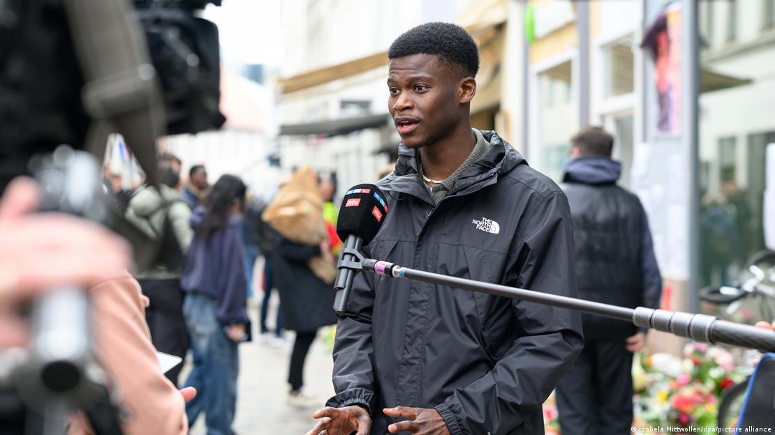 Ο Σουράι Μαϊλιτάφι από την πρωτοβουλία «Δικαιοσύνη για τον Λόρεντς» Ο Σουράι Μαϊλιτάφι από την πρωτοβουλία «Δικαιοσύνη για τον Λόρεντς»