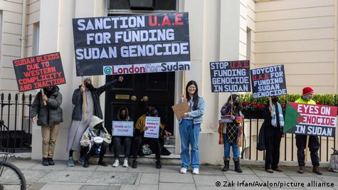 Soudan 2025 | Manifestation devant une ambassade émiratie pour dénoncer leur soutien aux FSR du Soudan, accusées de crimes de génocide