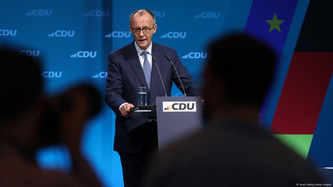 Merz flet në kongresin e CDU në Berlin, ne podium Merz flet në kongresin e CDU në Berlin, ne podium