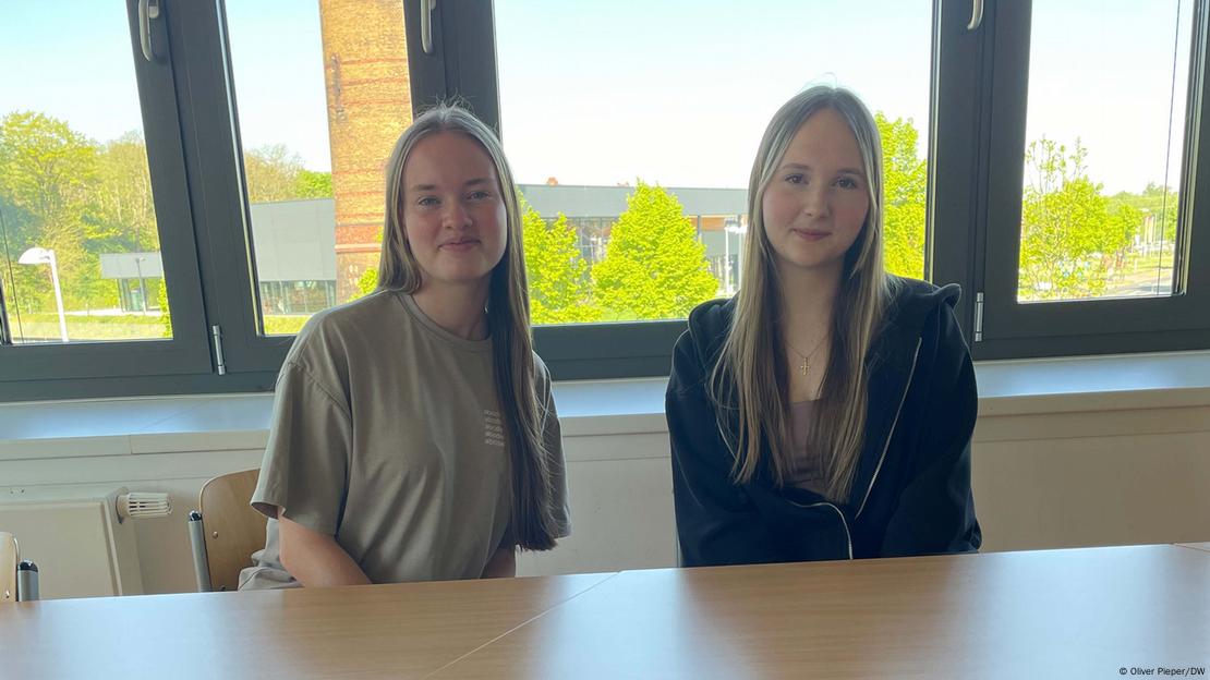 Lena Speck y Klara Ptak, alumnas de la escuela secundaria Dalton, de Alsdorf. Lena Speck y Klara Ptak, alumnas de la escuela secundaria Dalton, de Alsdorf.