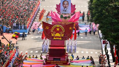 Vietnam feiert das Ende des Krieges vor 50 Jahren mit einer Parade.