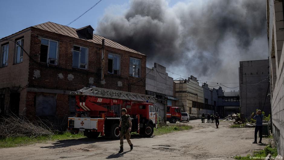 Ataques rusos dejan 50 heridos en ciudad ucraniana de Járkov – DW – 03/05/2025