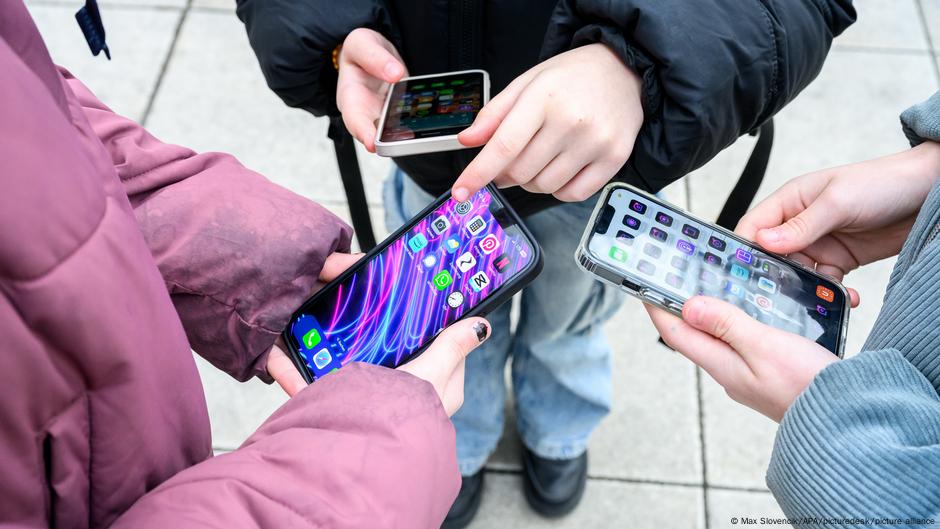 Media społecznościowe od 16. roku życia? Niemcy na „tak“