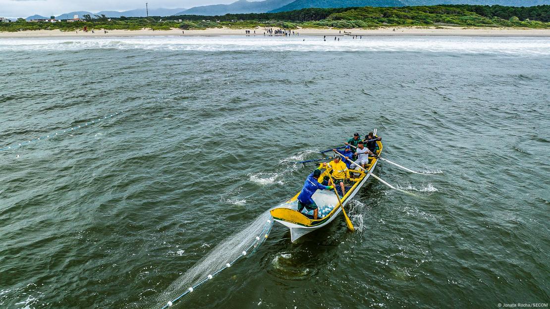 Pescadores na Barra da Lagoa, em Florianópolis