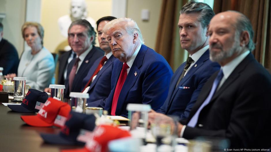 Trump carga de nuevo contra el presidente de la FED – DW – 08/05/2025