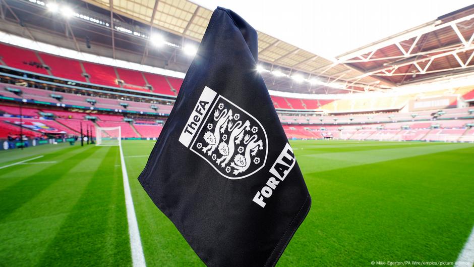 Transgender women barred from English women’s football – DW – 05/01/2025