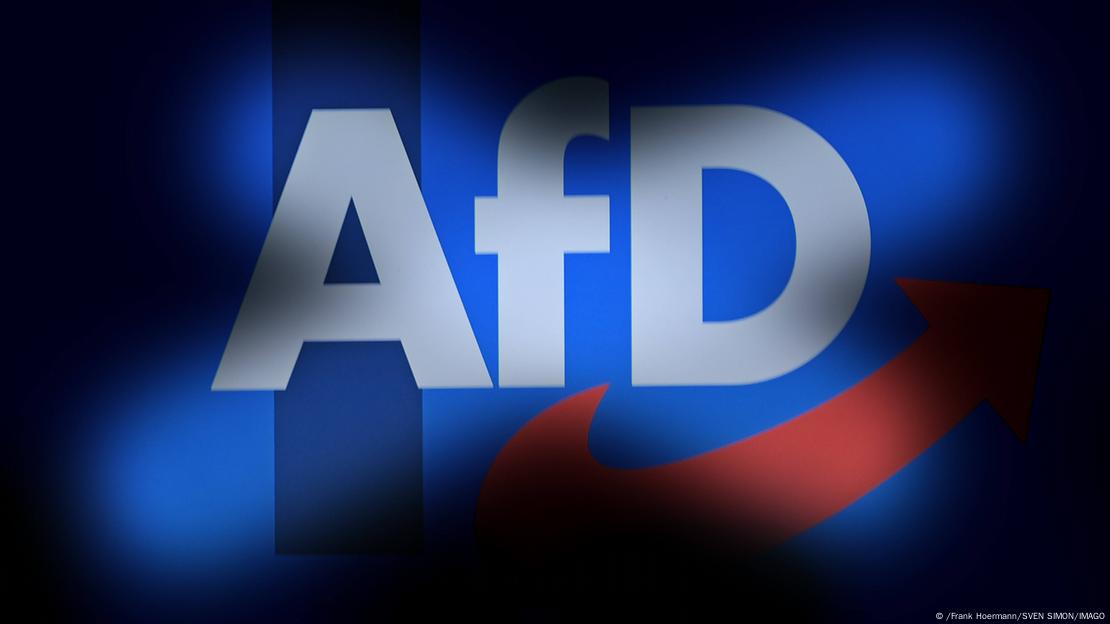 Merz ruan vijën e kuqe: distancë nga AfD dhe më shumë zgjidhje për qytetarët, pavarësisht presionit, shkruan Auron Dodi. Logo e turbullt e AfD-se. Merz ruan vijën e kuqe: distancë nga AfD dhe më shumë zgjidhje për qytetarët, pavarësisht presionit, shkruan Auron Dodi. Logo e turbullt e AfD-se.