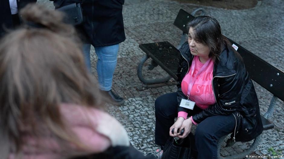 Sex worker shows tourists around Prague's dark side – DW – 05/02/2025