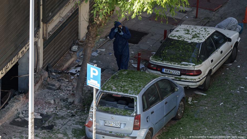 Greece: Woman dies after device explodes — police – DW – 05/03/2025