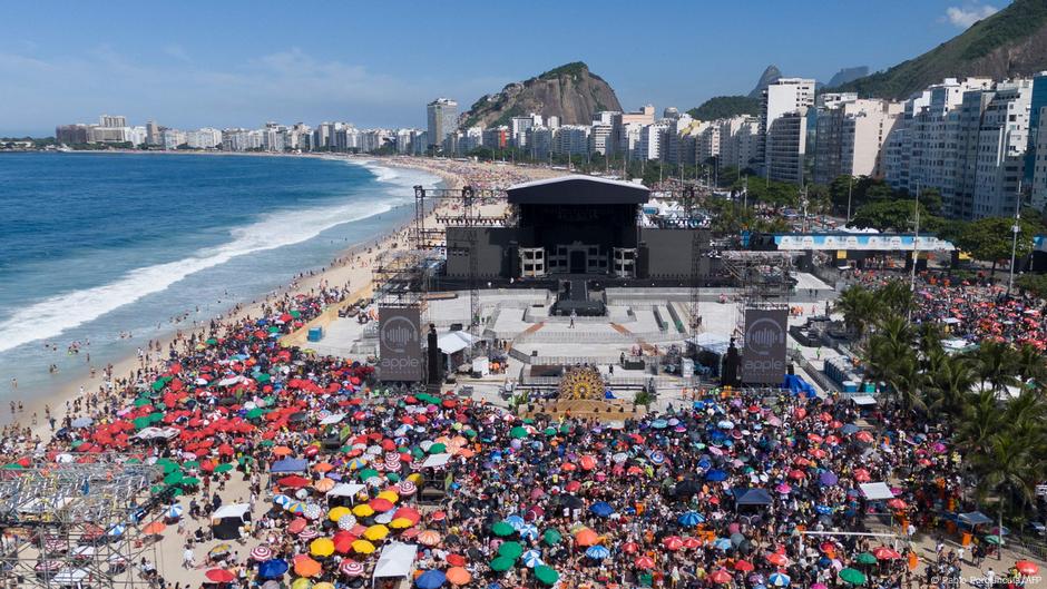 Lady Gaga fans flock to Copacabana for free concert  – DW – 05/04/2025