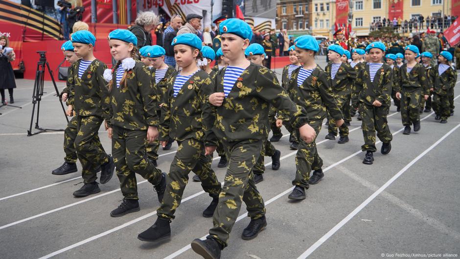 Osnovci u Vladivostuku na vojnoj paradi