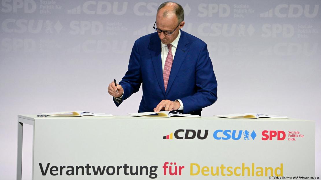 Líder da CDU, Freidrich Merz, assina acordo de coalizão
