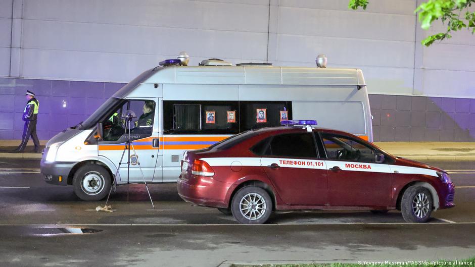 У ніч на 4 травня Москву атакували дрони: пошкоджено елітний ЖК на заході російської столиці. Атаку БпЛА підтвердив мер Москви Сергій Собянін. За його даними, знищено два безпілотники. Попередньо, постраждалих немає.